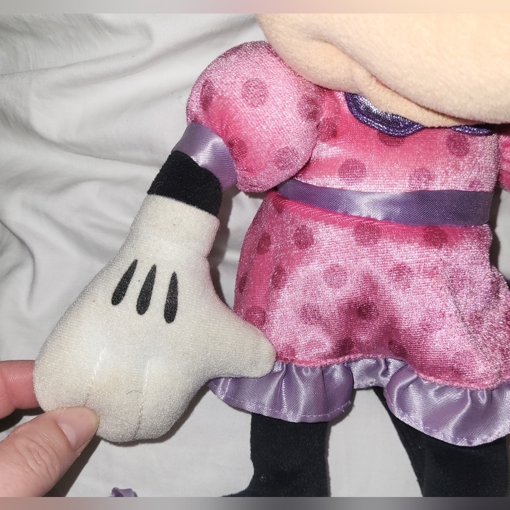 Talking Minnie Mouse doll - Picture 2 of 7